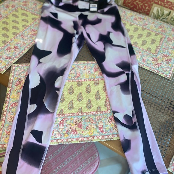 NWT Under Armour Women pink camo compression full length mid-rise leggings XL - Picture 2 of 5